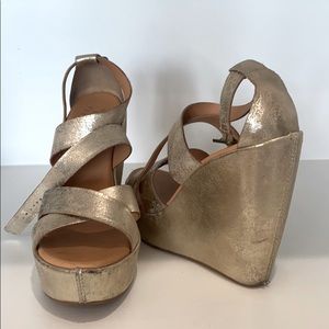 KorkEase Gold Wedges